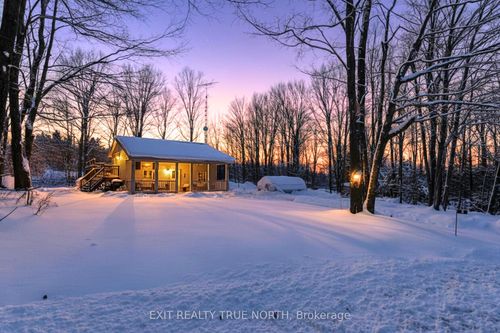 8 Robin Crt, Tiny, ON, L9M0B9 | Card Image