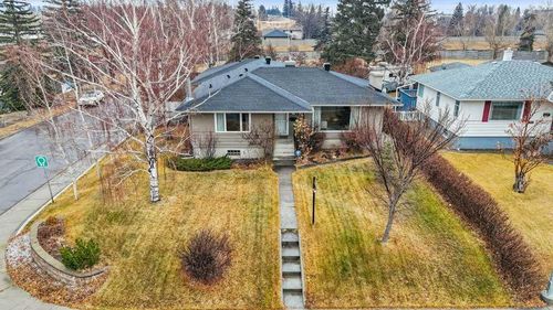 3204 24a St Sw, Calgary, AB, T3E1W7 | Card Image