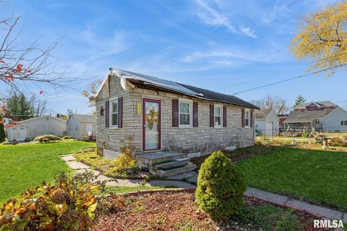 304 5th St, Hampton, IL, 61256-7727 | Card Image
