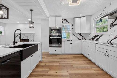 7608 Greeley Ave, Kansas City, KS, 66109-2336 | Card Image