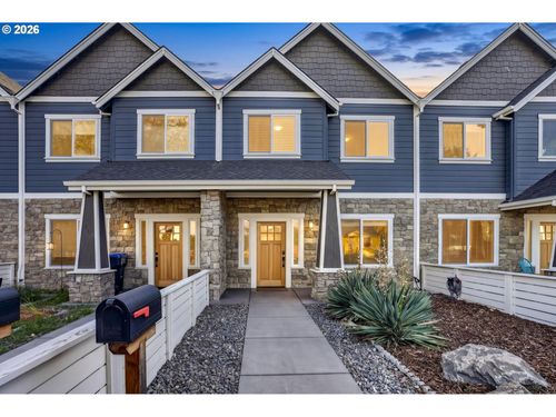 804 W 10th St, The Dalles, OR, 97058-1118 | Card Image