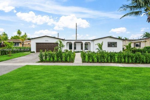 8631 Nw 24th Ct, Pembroke Pines, FL, 33024-3330 | Card Image