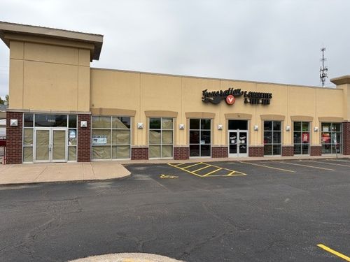 a-1800 N Division St, Davenport, IA, 52804-2272 | Card Image