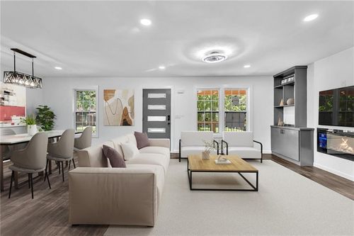 388 Sargent Dr Se, atlanta, GA, 30315-7418 | Card Image