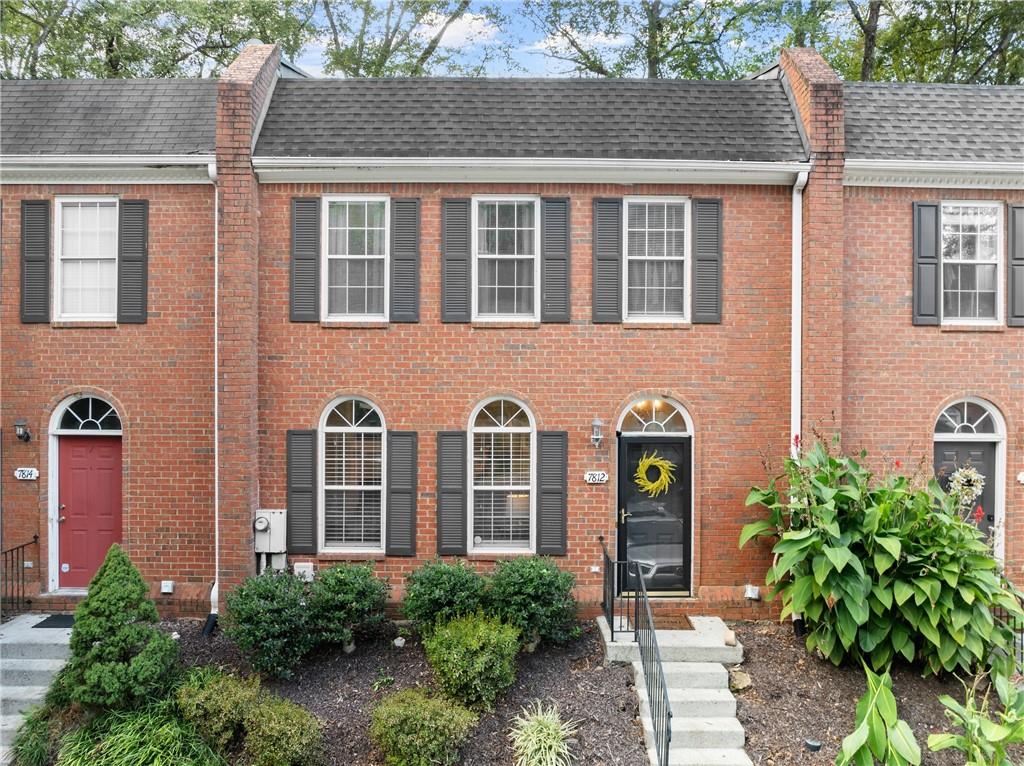 Saint Charles Sq, Roswell, GA 30075
