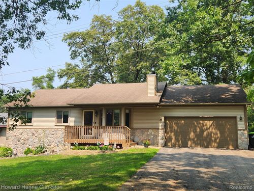 9770 Cedar Island Rd, White Lake, MI, 48386-3800 | Card Image