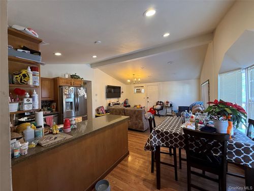 78 Division St, Holtsville, NY, 11742-1043 | Card Image