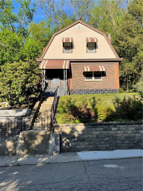 709 Charles St, Carnegie, PA, 15106-3036 | Card Image