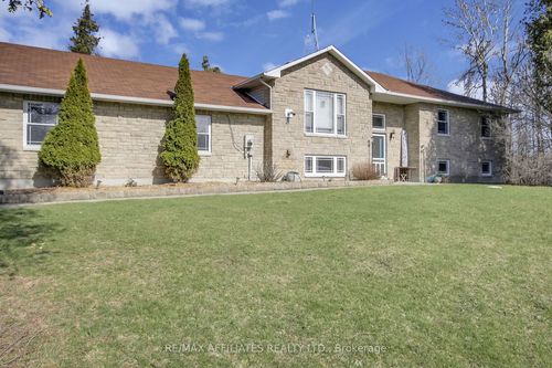 7421 Reevecraig Rd N, Kars, ON, K0A2E0 | Card Image
