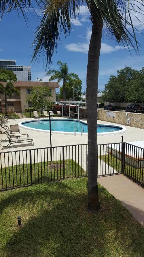 211-421 Ne 1st St, Hallandale Beach, FL, 33009-4358 | Card Image