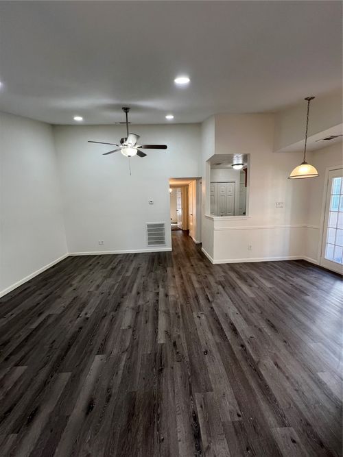 311 Navarro Ln, Grand Prairie, TX, 75052-5733 | Card Image