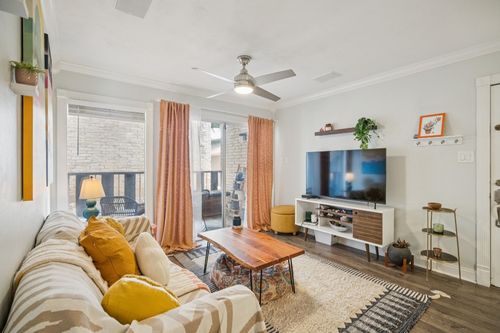 apt-107-1304 Summit St, Austin, TX, 78741-1123 | Card Image