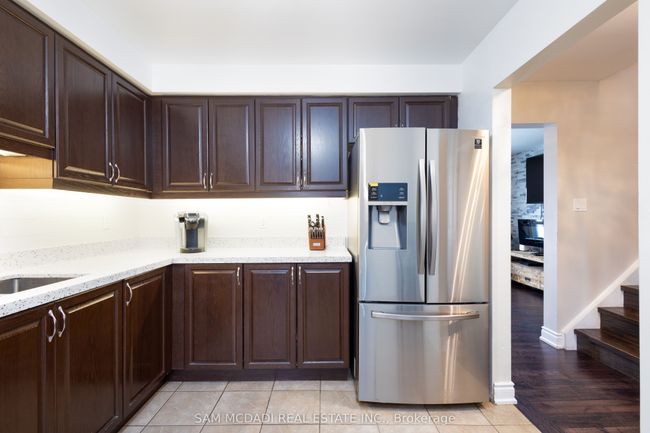 80 Longbourne Cres, House attached with 3 bedrooms, 2 bathrooms and 4 parking in Brampton ON | Image 9