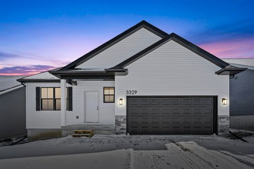 3329 Lincolnshire Rd, Waterloo, IA, 50701-7700 | Card Image