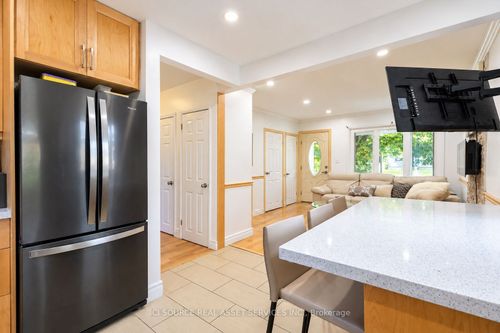 2014 Balsam Ave, Mississauga, ON, L5J1L2 | Card Image