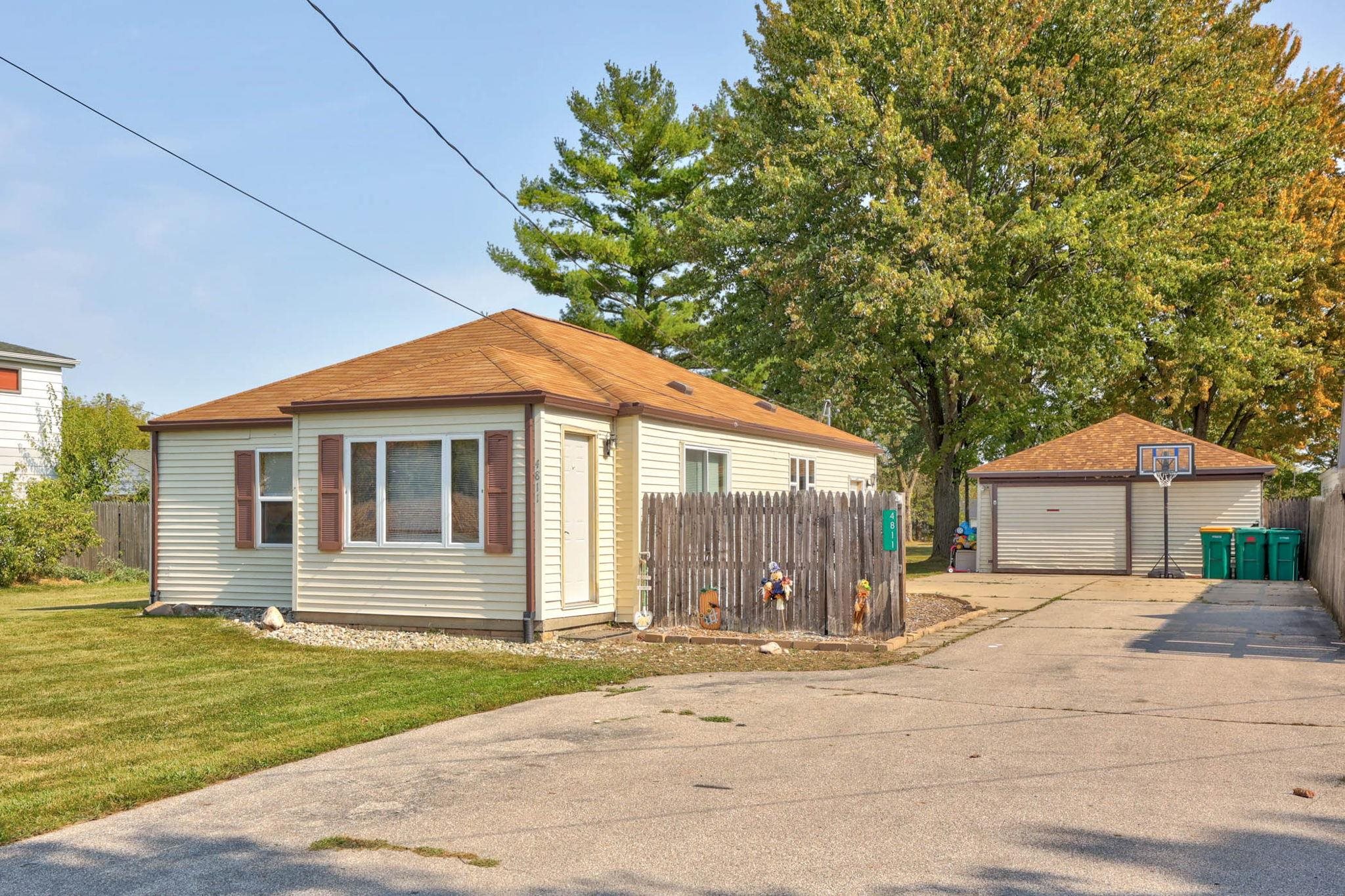 3 Mile Rd, Bay City, MI 48706