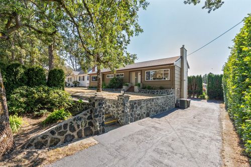 3944 Cedar Hill Cross Rd, Saanich, BC, V8P2N6 | Card Image