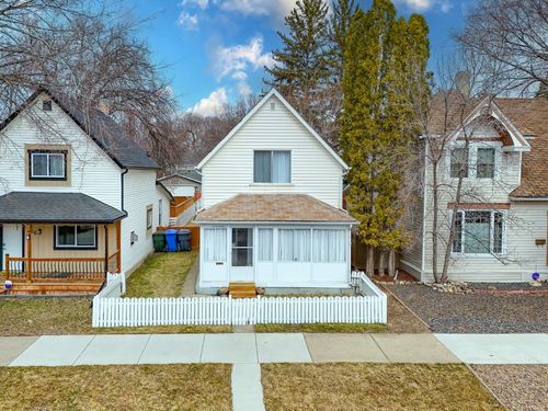 870 Balmoral St Se, Medicine Hat, AB, T1A0W5 | Card Image