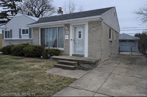 26261 Linwood St, Roseville, MI, 48066-4954 | Card Image