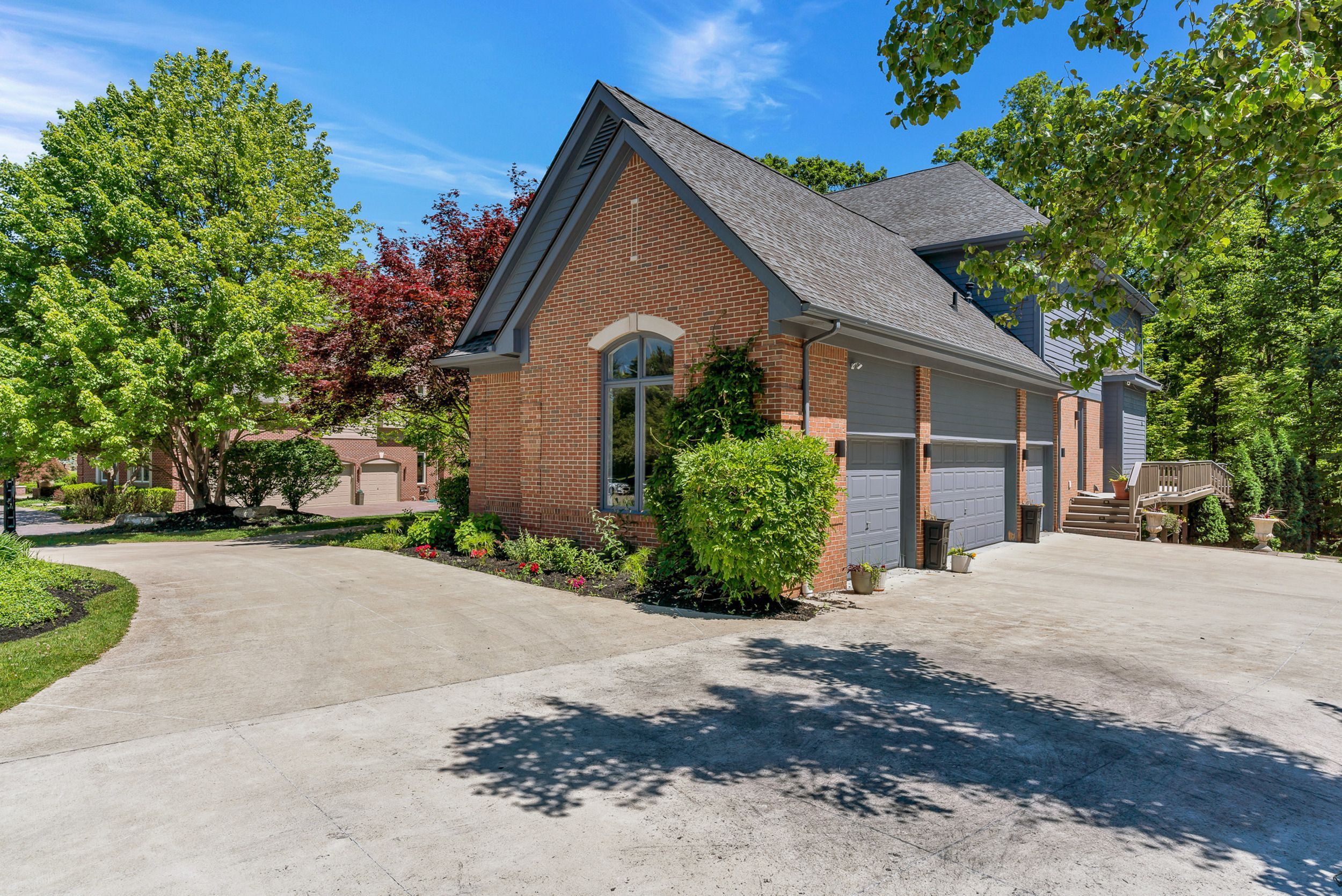Hawk Woods Ct, West Bloomfield, MI 48322