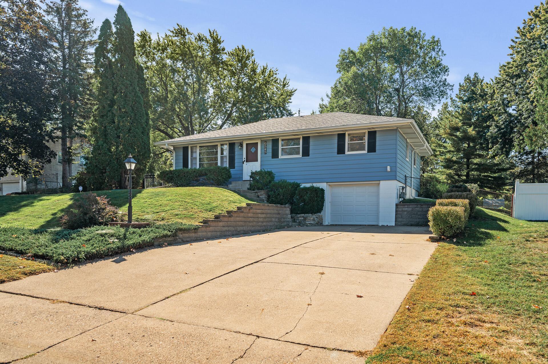 4th St, Saint Paul, MN 55128