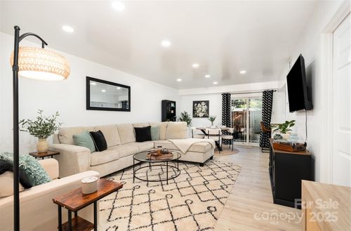 1635 Merry Oaks Rd, Charlotte, NC, 28205-3861 | Card Image