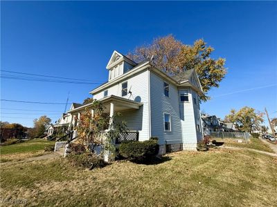 907 14th Street Nw, Home with 4 bedrooms, 2 bathrooms and null parking in Canton OH | Image 2