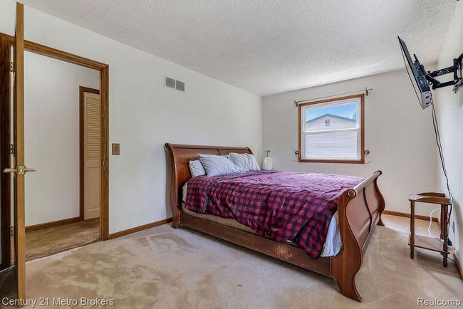 primary room | Image 13