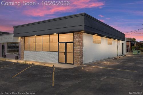 18703 E 10 Mile Rd, Roseville, MI, 48066-3957 | Card Image