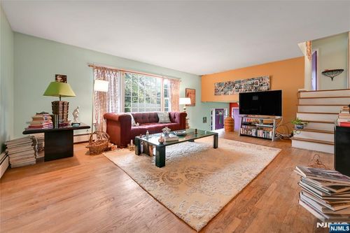 7 Edgewood Ct, Hillsdale, NJ, 07642-1707 | Card Image