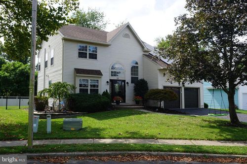 35 Brook Dr, Burlington, NJ, 08016-3932 | Card Image
