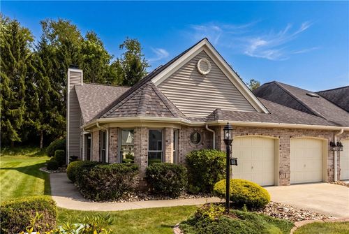 702 Hunt Club Dr, Greensburg, PA, 15601-8408 | Card Image