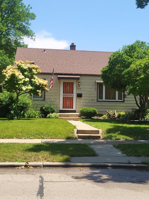 3634 N 79th St, Milwaukee, WI, 53222-2912 | Card Image