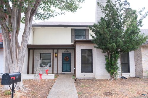 393 Fenwick Dr, Windcrest, TX, 78239-2420 | Card Image