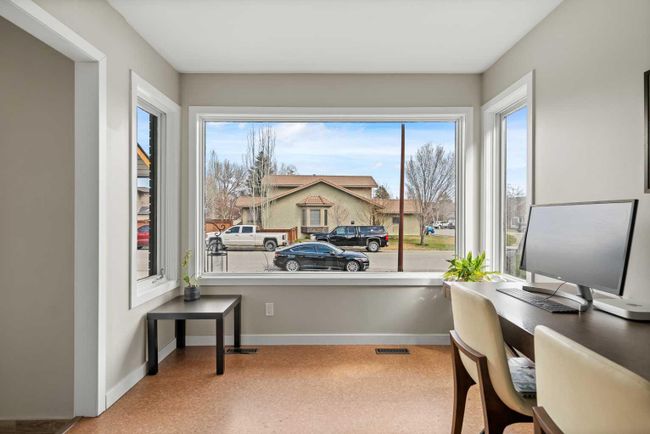 1048 Deer River Circle Se, Home with 4 bedrooms, 3 bathrooms and 4 parking in Calgary AB | Image 5