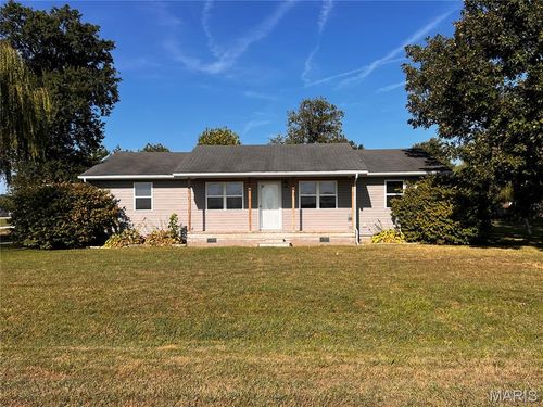 107 S Washington St, Patoka, IL, 62875-1181 | Card Image