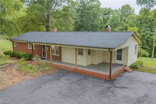 1401 Walnut St, Reidsville, NC, 27320-5819 | Card Image