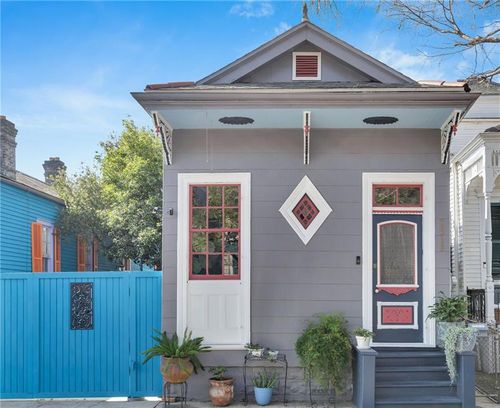 2518 Burgundy St, New Orleans, LA, 70117-7832 | Card Image