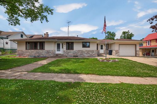 305 4th St, Parkersburg, IA, 50665-1001 | Card Image