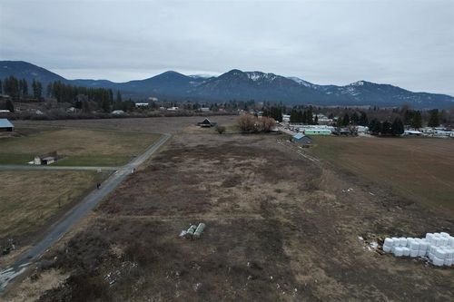 13xx Indian Springs Trl, Chewelah, WA, 99109 | Card Image