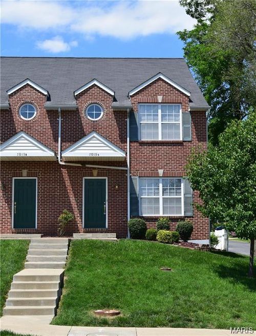 a-7019 Heege Road, St Louis, MO, 63123 | Card Image