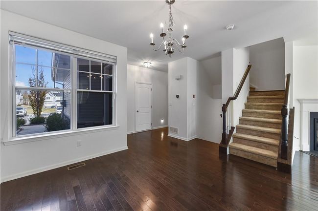 31 Lindentree Ln, Condo with 3 bedrooms, 4 bathrooms and 2 parking in Middletown NY | Image 4