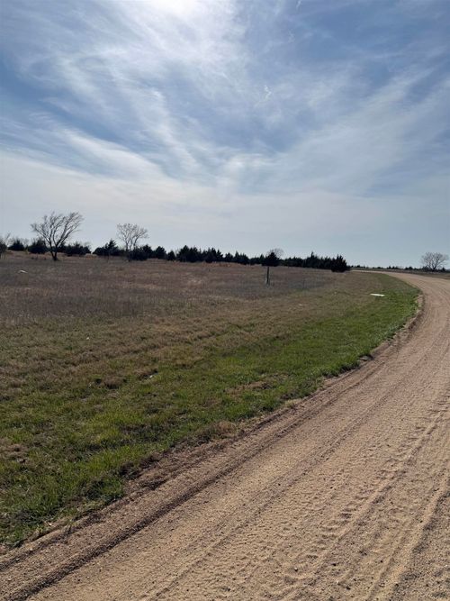 1675 W Bryce Dr, Milton, KS, 67106-8034 | Card Image