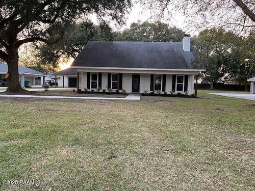 112 Thorn Dr, Youngsville, LA, 70592-5831 | Card Image