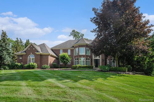4831 Goodison Place Dr, Rochester, MI, 48306-1674 | Card Image