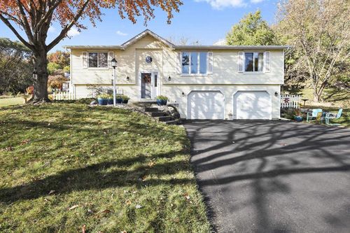 737 Willow Run St, Cottage Grove, WI, 53527-9710 | Card Image