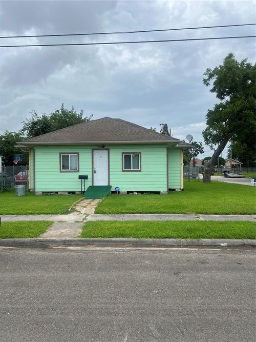 400 W Republic Ave, Baytown, TX, 77520-4740 | Card Image