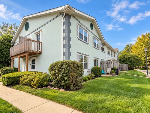 1083 Greenwood Cir, Woodstock, IL, 60098-2984 | Card Image