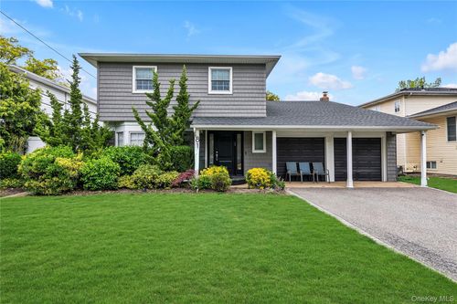 816 Cliffside Ave, Valley Stream, NY, 11581-3002 | Card Image