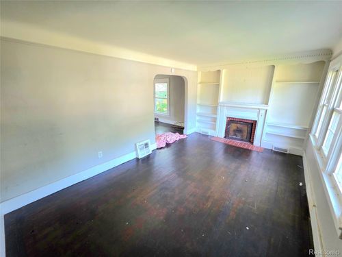 19917 Alcoy St, Detroit, MI, 48205-1737 | Card Image